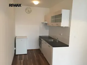 Pronájem bytu 2+kk, Praha - Nusle, Plamínkové, 40 m2