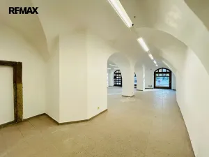 Pronájem obchodního prostoru, Jihlava, Masarykovo náměstí, 300 m2
