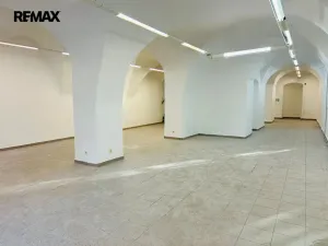 Pronájem obchodního prostoru, Jihlava, Masarykovo náměstí, 300 m2