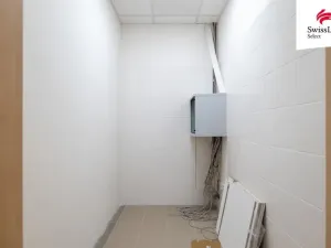 Pronájem kanceláře, Praha - Kyje, Lednická, 403 m2