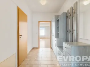 Prodej bytu 3+kk, Praha - Újezd, Pastevců, 70 m2