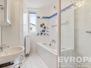 Prodej bytu 2+1, Praha - Újezd, Pastevců, 70 m2