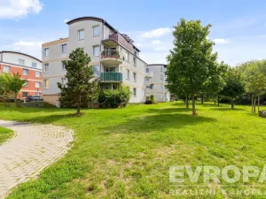 Prodej bytu 2+1, Praha - Újezd, Pastevců, 70 m2
