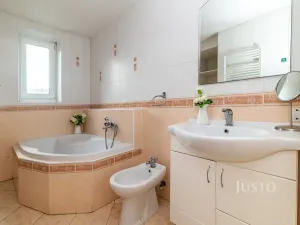 Prodej rodinného domu, Zvole, 520 m2