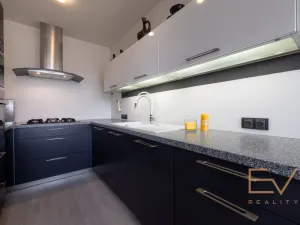 Prodej bytu 3+1, Praha - Řepy, Nevanova, 70 m2