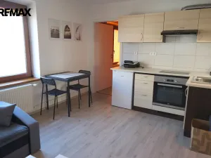 Pronájem bytu 2+kk, Hradec Králové - Nový Hradec Králové, Domečkova, 37 m2