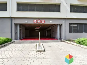 Pronájem garážového stání, Beroun, Nepilova, 12 m2