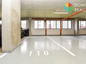 Pronájem garážového stání, Beroun, Nepilova, 12 m2
