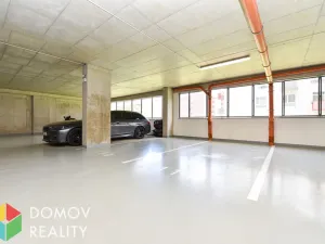 Pronájem garážového stání, Beroun, Nepilova, 12 m2