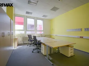 Pronájem kanceláře, Hradec Králové - Věkoše, Akademika Bedrny, 315 m2
