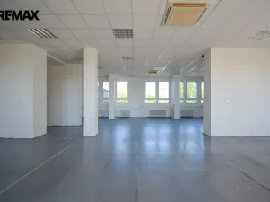 Pronájem kanceláře, Hradec Králové - Věkoše, Akademika Bedrny, 171 m2