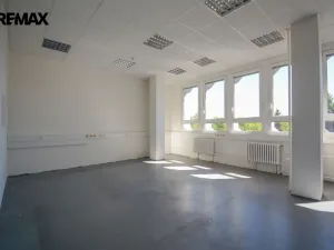Pronájem kanceláře, Hradec Králové - Věkoše, Akademika Bedrny, 171 m2