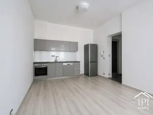 Pronájem bytu 2+kk, Praha - Holešovice, Veverkova, 42 m2