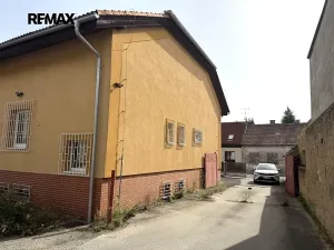 Pronájem skladu, Kladno, Doberská, 327 m2