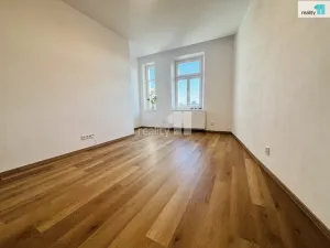 Pronájem bytu 1+1, Praha - Vršovice, Krymská, 37 m2