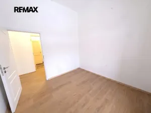 Pronájem bytu 2+kk, Praha - Libeň, Chlumčanského, 35 m2