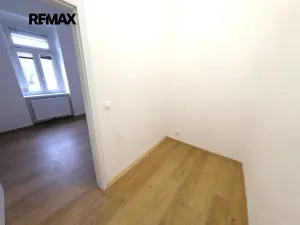Pronájem bytu 2+kk, Praha - Libeň, Chlumčanského, 35 m2