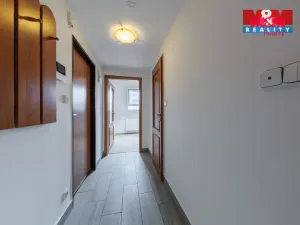 Prodej bytu 1+1, Karlovy Vary, K. Čapka, 36 m2