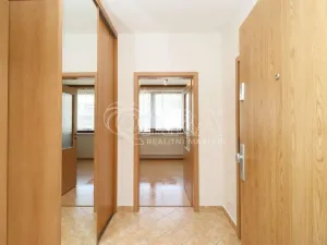 Pronájem bytu 1+kk, Praha - Holešovice, U měšťanského pivovaru, 42 m2