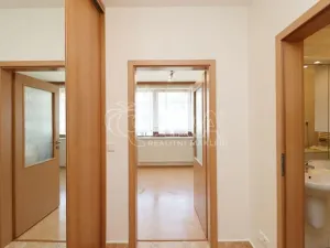Pronájem bytu 1+kk, Praha - Holešovice, U měšťanského pivovaru, 42 m2
