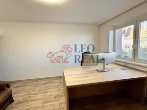 Pronájem kanceláře, Uherské Hradiště - Mařatice, 1. máje, 22 m2