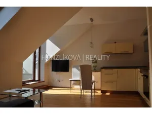 Pronájem bytu 2+kk, Hluboká nad Vltavou, Masarykova, 58 m2