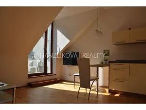 Pronájem bytu 2+kk, Hluboká nad Vltavou, Masarykova, 58 m2