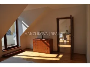 Pronájem bytu 2+kk, Hluboká nad Vltavou, Masarykova, 58 m2
