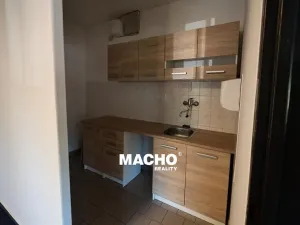 Pronájem skladu, Praha - Vysočany, Freyova, 849 m2