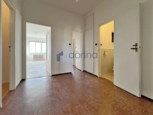 Pronájem bytu 2+1, Praha, Šrobárova, 72 m2