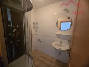 Prodej atypického bytu, Chomutov, náměstí Dr. Beneše, 155 m2