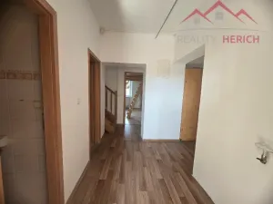 Prodej atypického bytu, Chomutov, náměstí Dr. Beneše, 155 m2