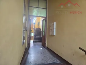 Prodej atypického bytu, Chomutov, náměstí Dr. Beneše, 155 m2