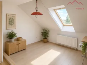 Prodej atypického bytu, Chomutov, náměstí Dr. Beneše, 155 m2