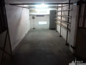 Pronájem garážového stání, Praha - Podolí, Kubištova, 17 m2