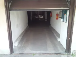 Pronájem garážového stání, Praha - Podolí, Kubištova, 17 m2