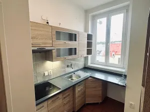 Prodej bytu 2+1, Karlovy Vary, Jaltská, 51 m2