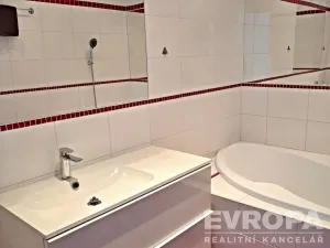 Pronájem bytu 3+1, Jihlava, Březinova, 74 m2