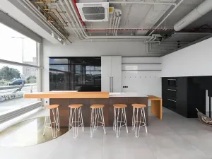 Pronájem obchodního prostoru, Praha - Holešovice, Bubenská, 242 m2