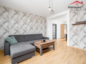 Prodej komerční nemovitosti, Hostomice, Školní náměstí, 487 m2