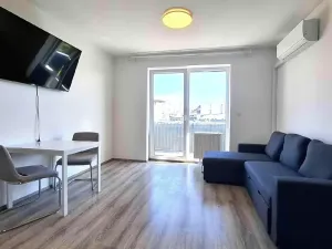 Pronájem bytu 2+kk, Praha, Za černým mostem, 50 m2