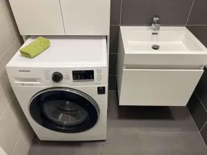 Pronájem bytu 2+kk, Praha, Za černým mostem, 50 m2