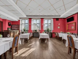 Prodej ubytování, Červený Kostelec, náměstí T. G. Masaryka, 1120 m2
