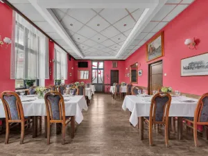 Prodej ubytování, Červený Kostelec, náměstí T. G. Masaryka, 1120 m2