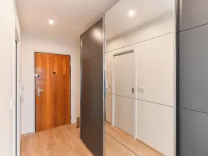 Pronájem bytu 2+kk, Praha - Kobylisy, Famfulíkova, 44 m2