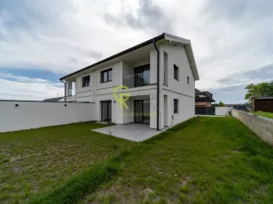 Prodej rodinného domu, Podolanka, V Ohradě, 129 m2