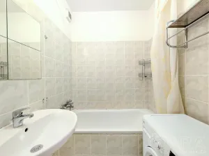 Pronájem bytu 1+kk, Praha - Modřany, 38 m2