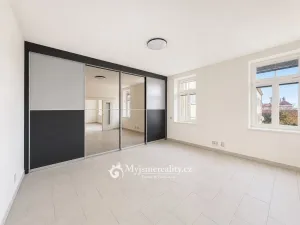 Prodej bytu 4+kk, Znojmo, U Brány, 95 m2