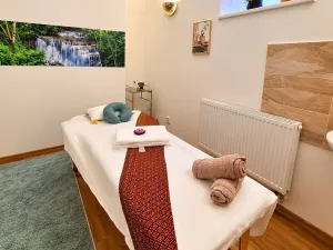 Pronájem obchodního prostoru, Mariánské Lázně, Hlavní třída, 60 m2