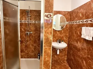 Pronájem obchodního prostoru, Mariánské Lázně, Hlavní třída, 60 m2